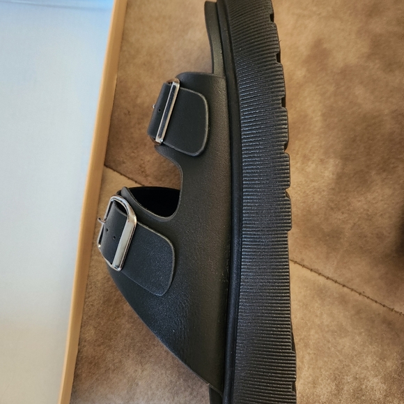 Soda Size 10 Sandal - Picture 2 of 4